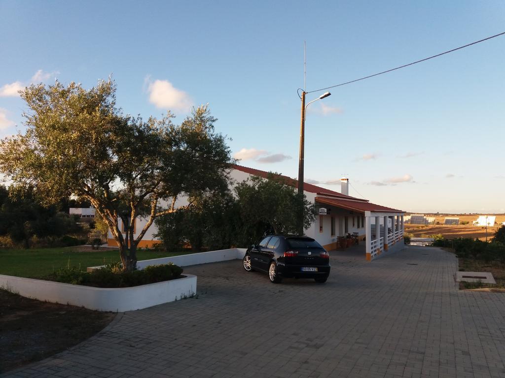 AlmodôvarCorvos E Cadavais别墅 外观 照片